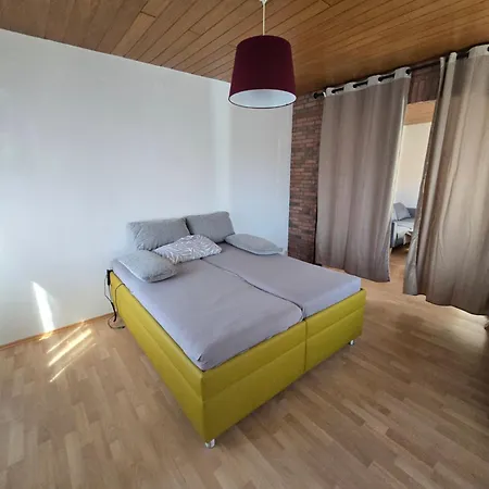 Mit Grossem Garten Und Charme Apartmán